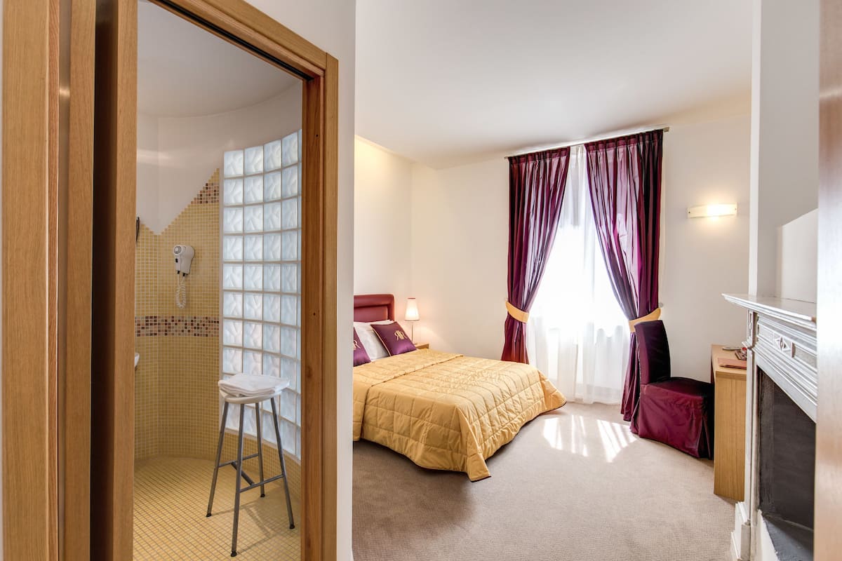 Junior Suite | Hypo-allergenic bedding, in-room safe, desk, soundproofing