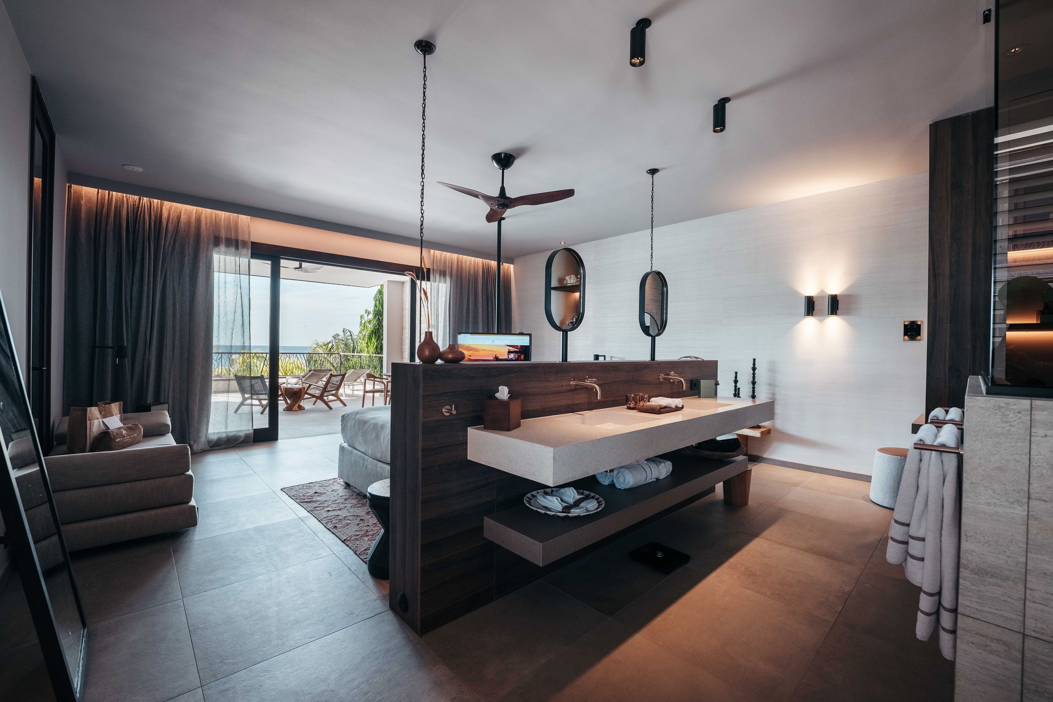 shower, rainfall showerhead, free toiletries, hair dryer