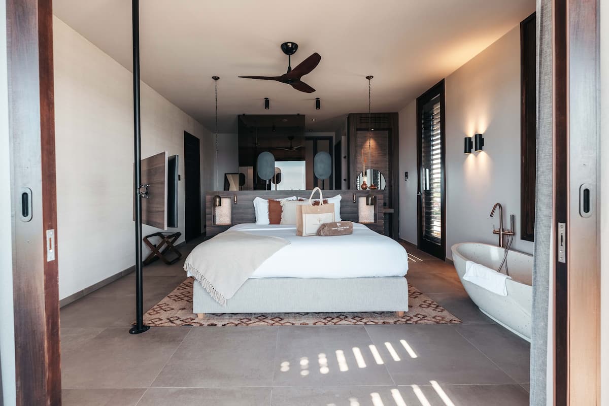 Luxury Penthouse, 2 Bedrooms, Sea View | 2 bedrooms, minibar, in-room safe, desk