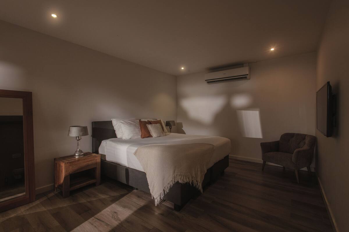 Studio | Minibar, in-room safe, blackout curtains