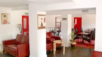 Desayuno continental (GBP 6.50 por persona)