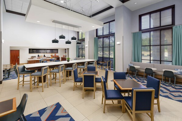 Free daily buffet breakfast - Hampton Inn & Suites West Sacramento (West Sacramento)