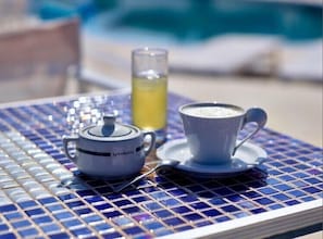 Daily continental breakfast for a fee - Ether Sunset Oia (Santorini)