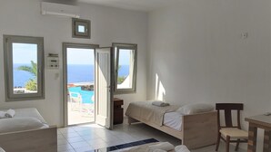 Dört Kişilik Oda (Sea & Sunset view)