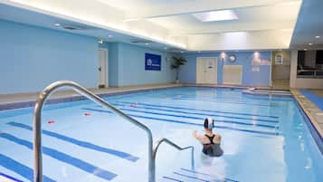 Indoor pool, sun loungers