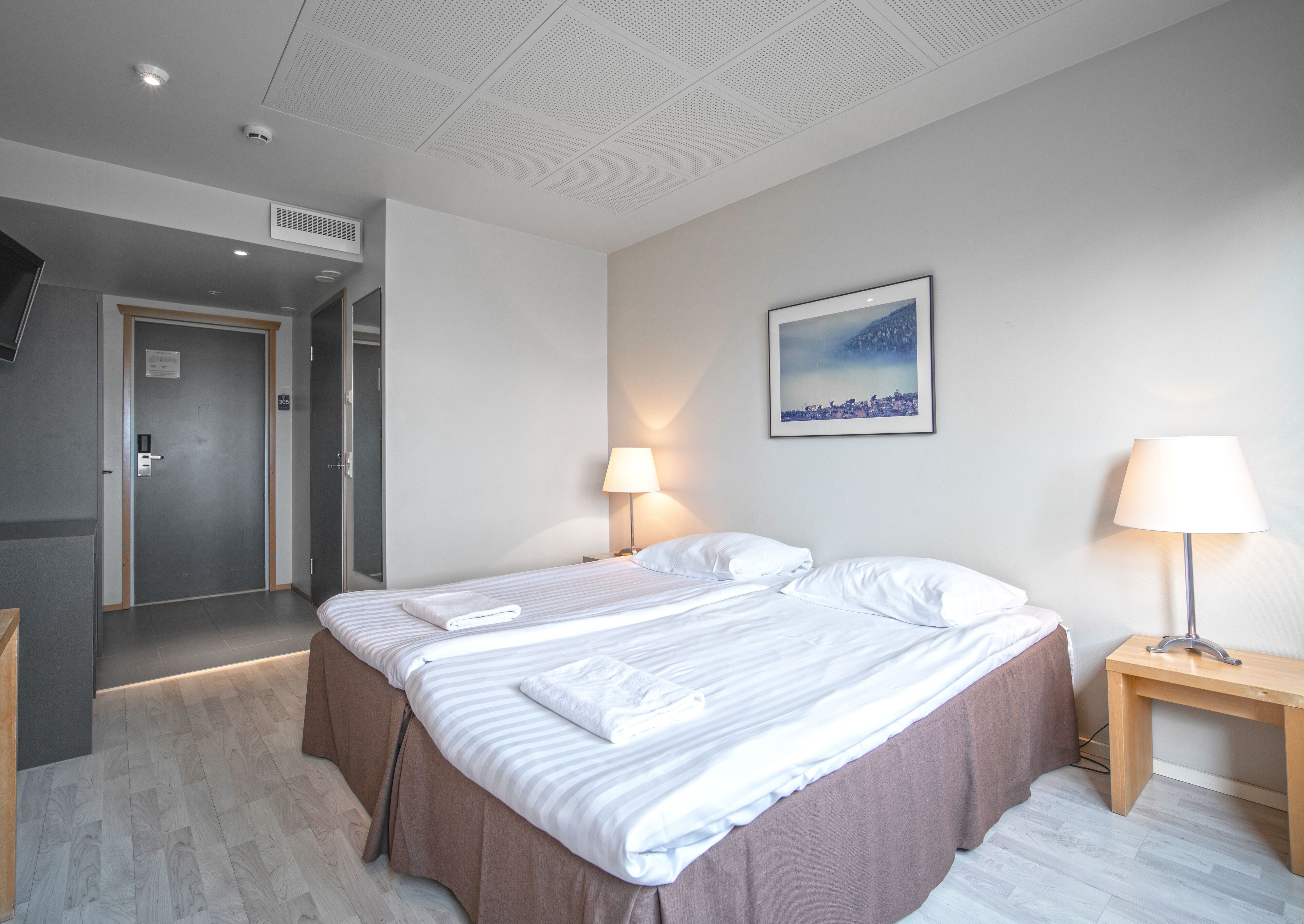 standard room | desk, iron/ironing board, cots/infant beds, free wifi