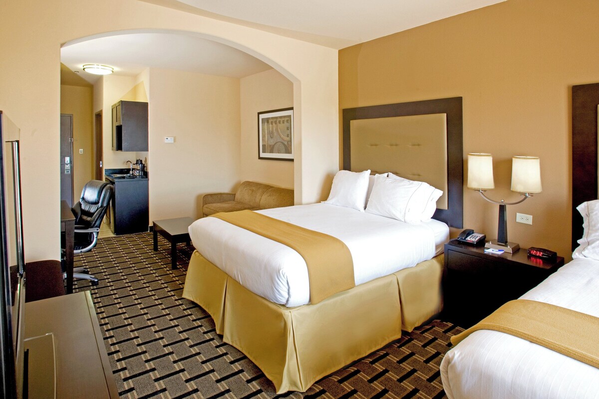 Premium bedding, down comforters, Tempur-Pedic beds, in-room safe