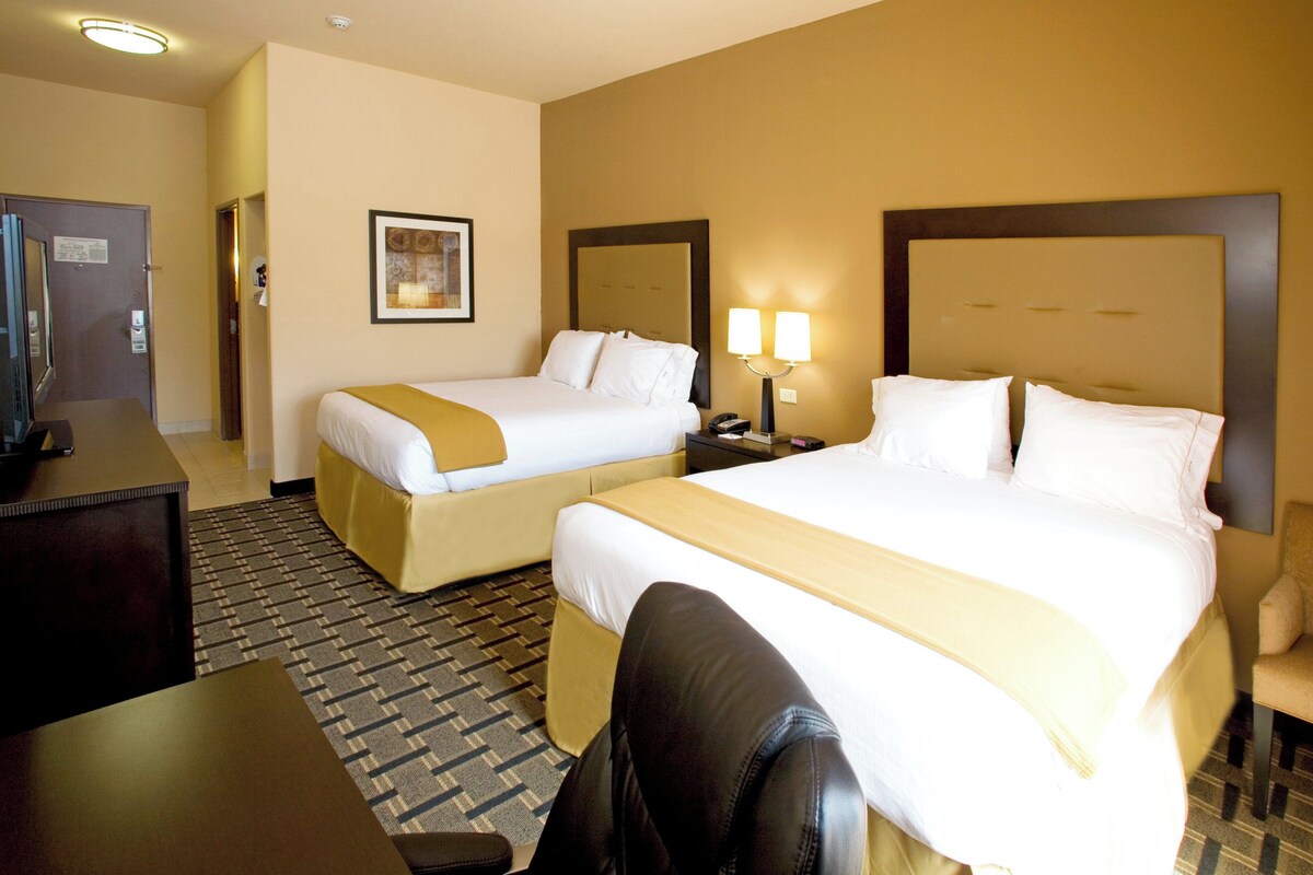 Premium bedding, down comforters, Tempur-Pedic beds, in-room safe