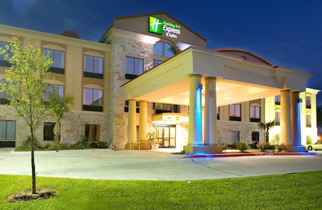 Exterior. Holiday Inn Express Suites Beeville by IHG