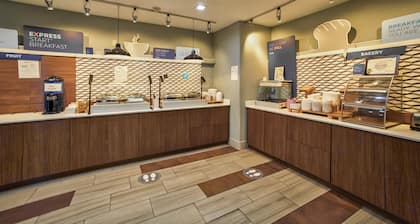 Holiday Inn Express Suites Beeville by IHG