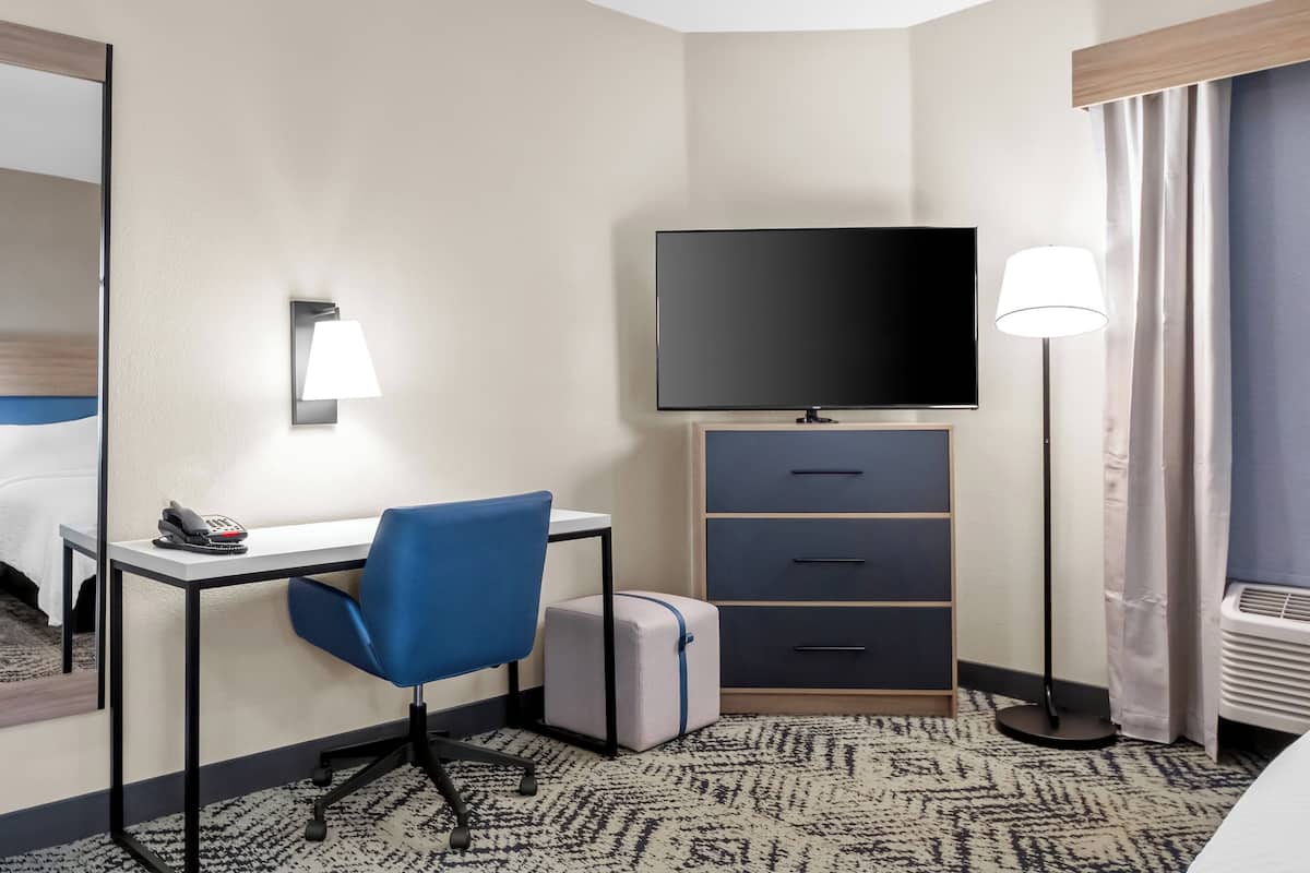 1 bedroom, desk, laptop workspace, blackout drapes