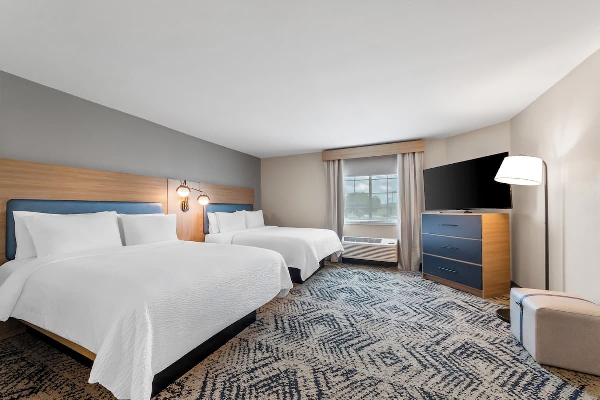 1 bedroom, desk, laptop workspace, blackout drapes