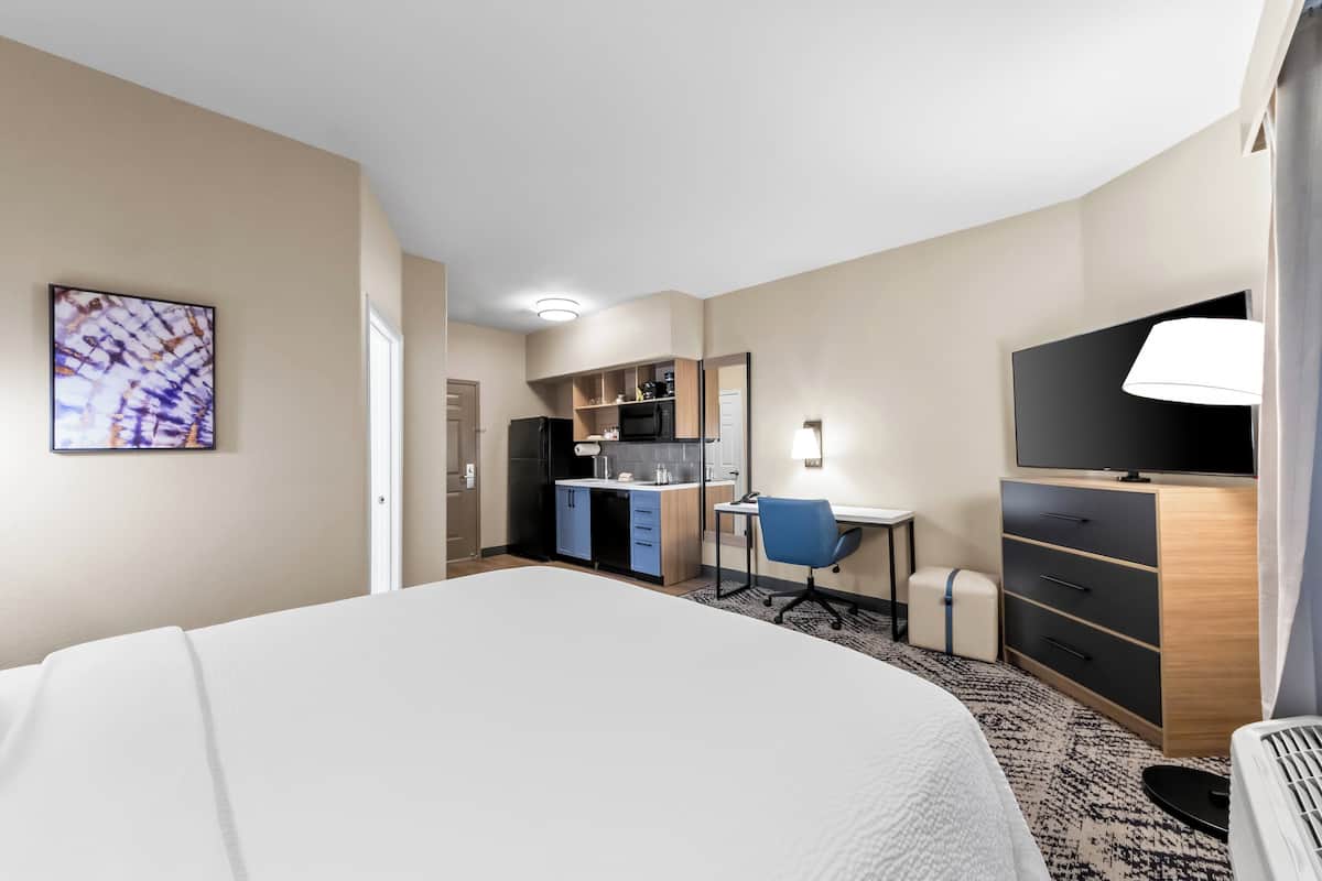 1 bedroom, desk, laptop workspace, blackout drapes