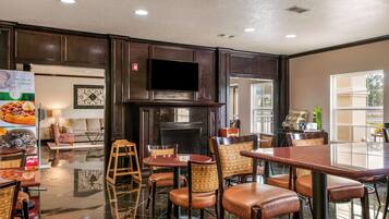 Free daily continental breakfast