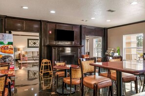 Free daily continental breakfast