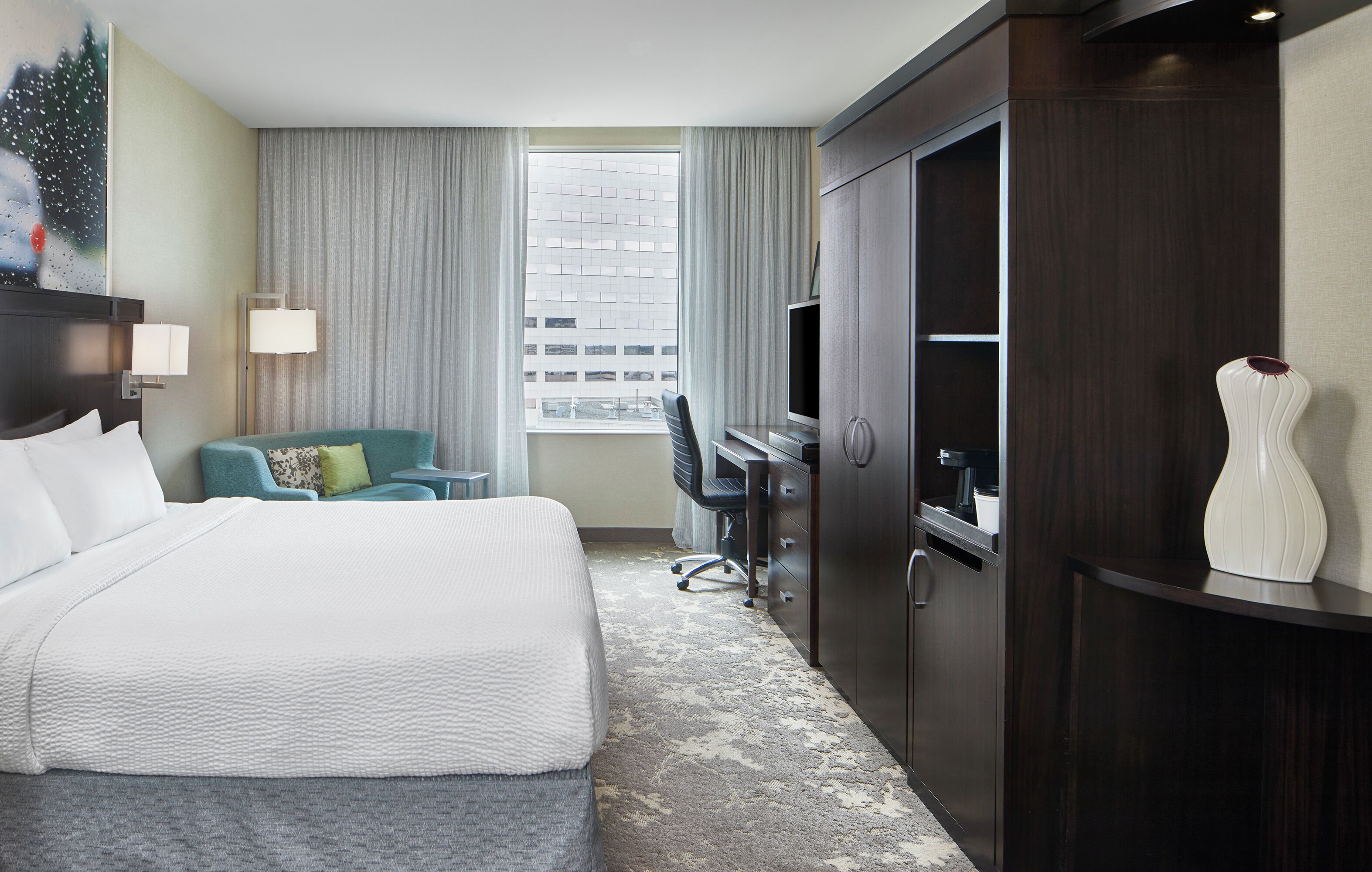 Premium bedding, in-room safe, desk, laptop workspace