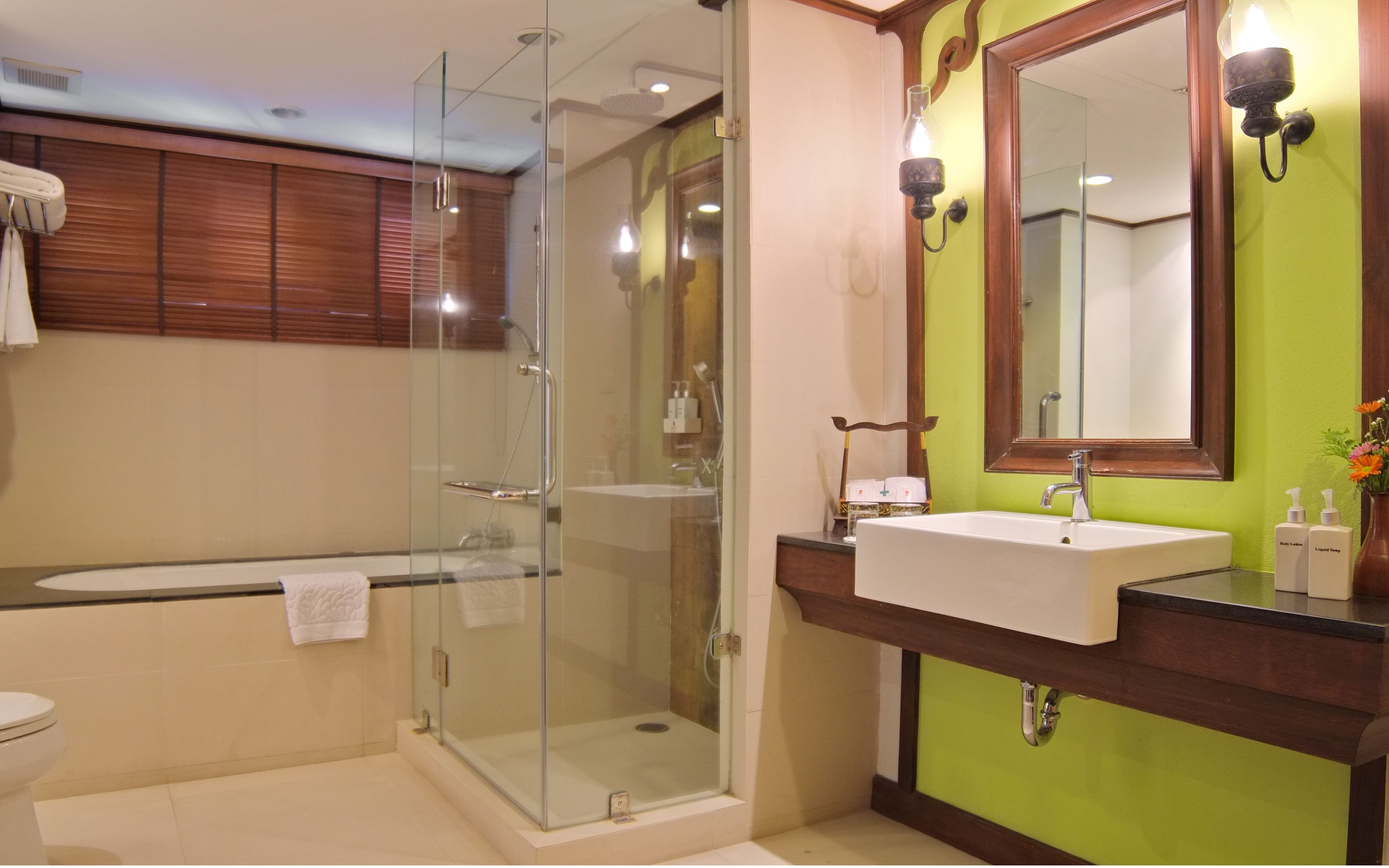 grand deluxe | bathroom | free toiletries, hair dryer, bathrobes, slippers
