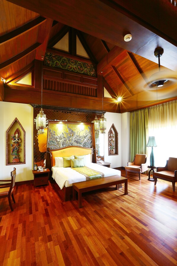 Naga Suite | 迷你吧、客房內保險箱、書桌、遮光布/窗簾