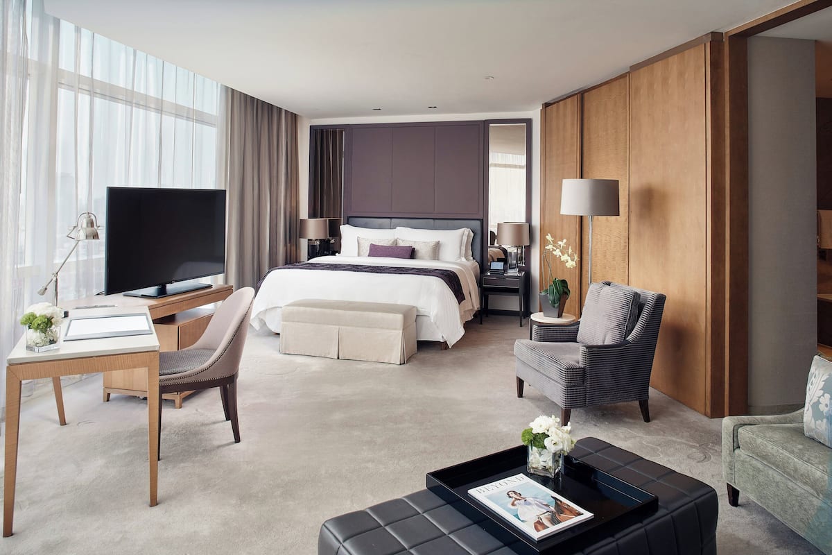 Junior Suite, 1 King Bed, Non Smoking