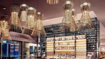 4 restaurantes; se sirven desayunos, almuerzos, cenas y brunches