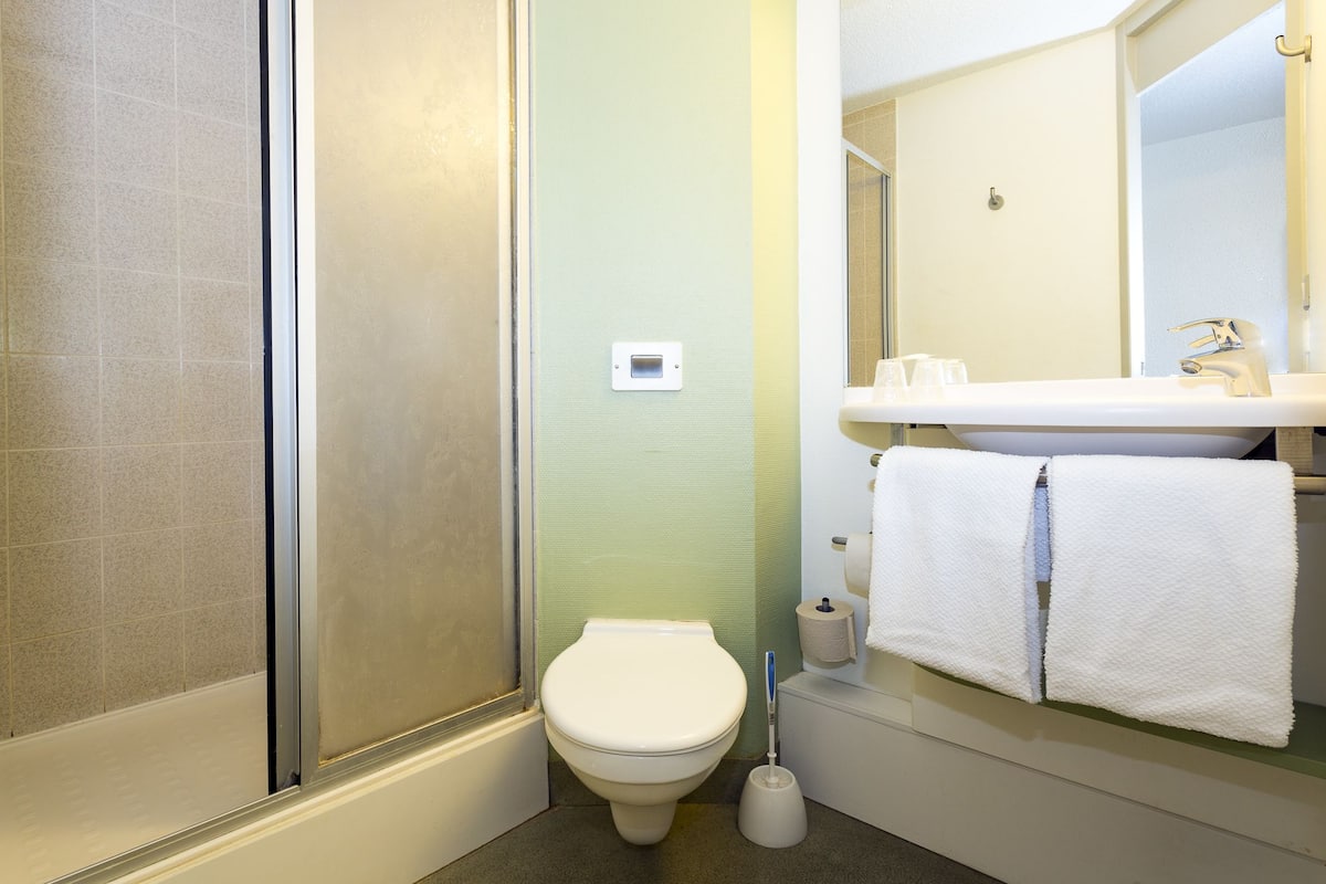 triple room, multiple beds | bathroom | eco-friendly toiletries, towels