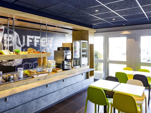 TĂ€gliches FrĂŒhstĂŒcksbuffet (9 EUR pro Person)