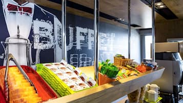 Se ofrece un desayuno bufé todos los días (por un coste adicional)