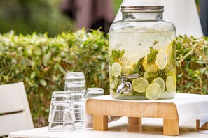 Alimentos y bebidas