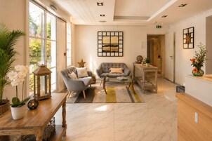 Sala de estar en el lobby