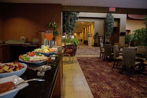 Snack bar - Embassy Suites by Hilton Minneapolis North (Brooklyn Center)