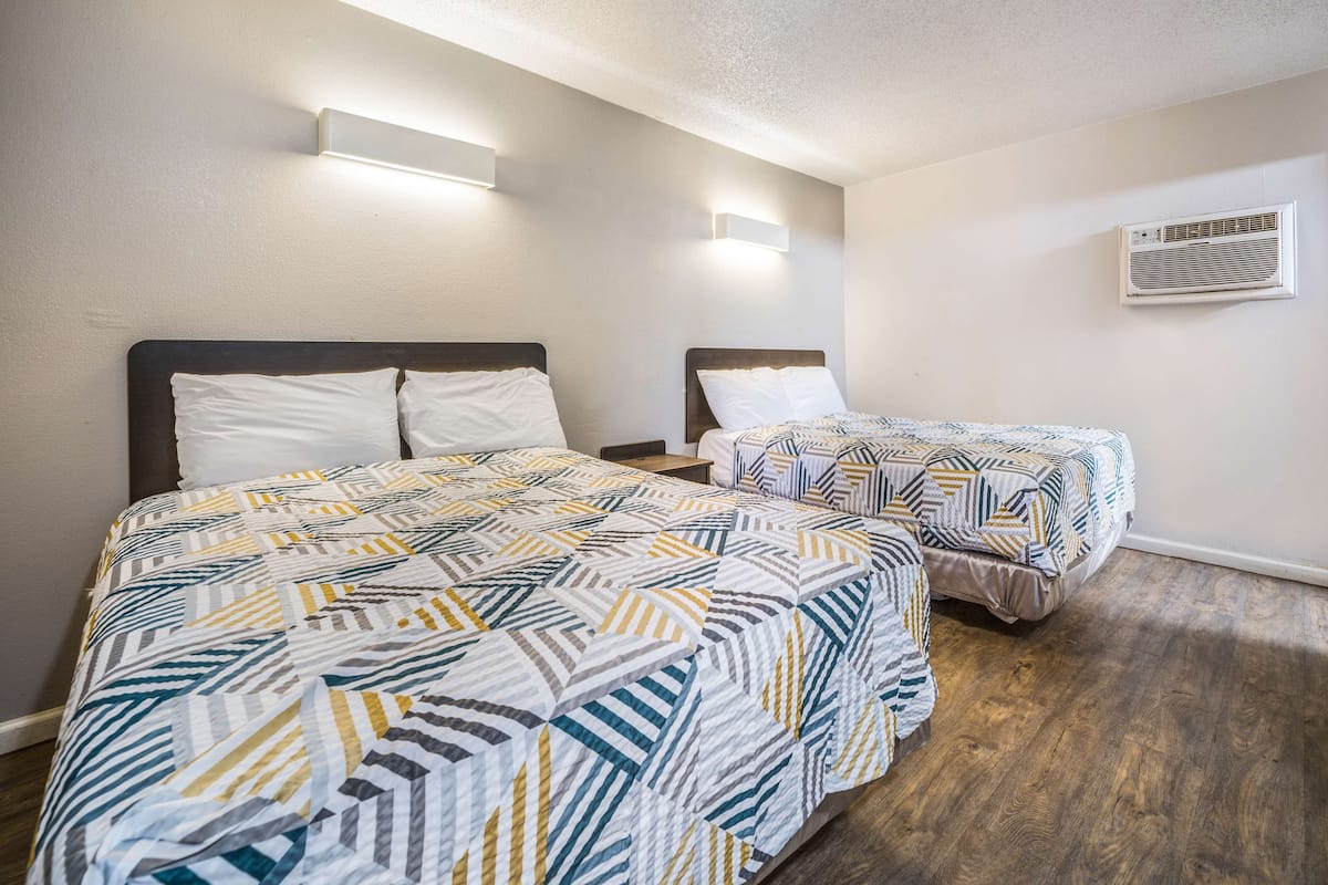 Free WiFi, bed sheets