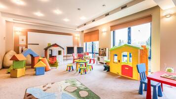 Área de juegos infantiles bajo techo