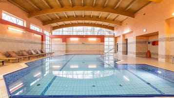 Indoor pool, pool loungers