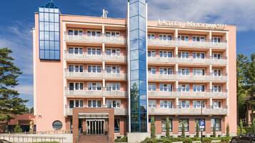 Stunning hotel building with a central tower and repeating balcony pattern.