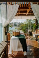 Couples treatment rooms, sauna, body treatments, aromatherapy