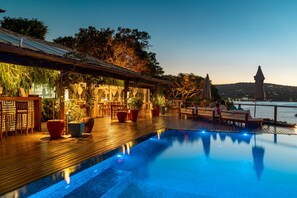 2 outdoor pools, pool loungers