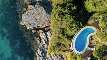 2 piscinas al aire libre, sillones reclinables de piscina