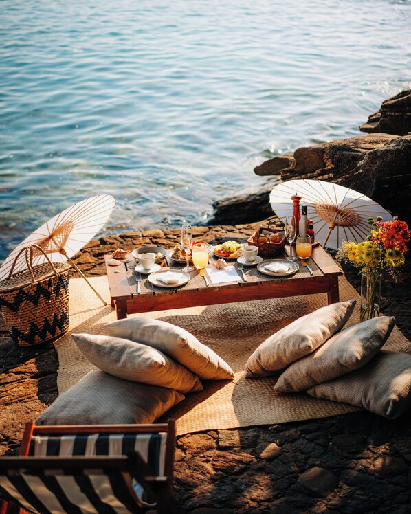 Private beach, free beach cabanas, sun-loungers, beach umbrellas