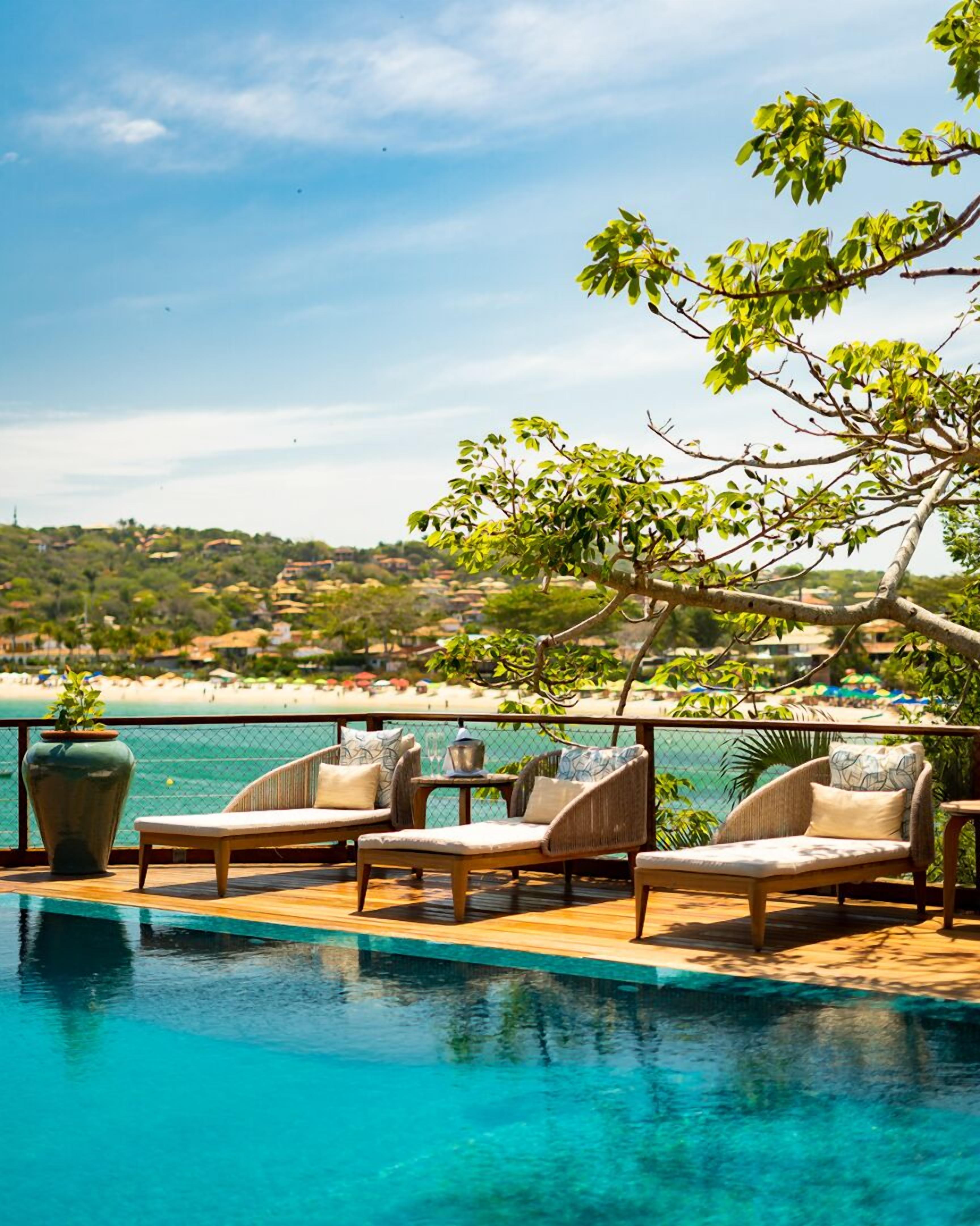 2 outdoor pools, pool loungers