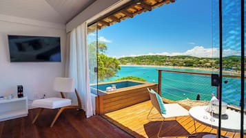 Minibar, in-room safe, individually decorated, individually furnished