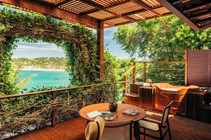 Suíte Master | 2 quartos, frigobar, cofres nos quartos, individualmente decorados