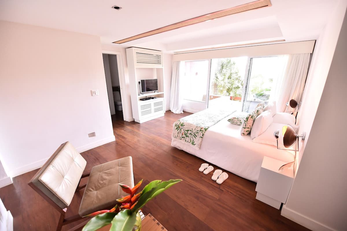 2 habitaciones, minibar y caja de seguridad en la habitación