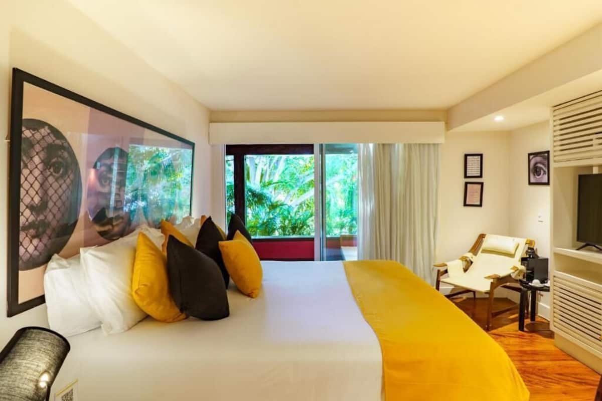 Minibar, in-room safe, individually decorated, individually furnished