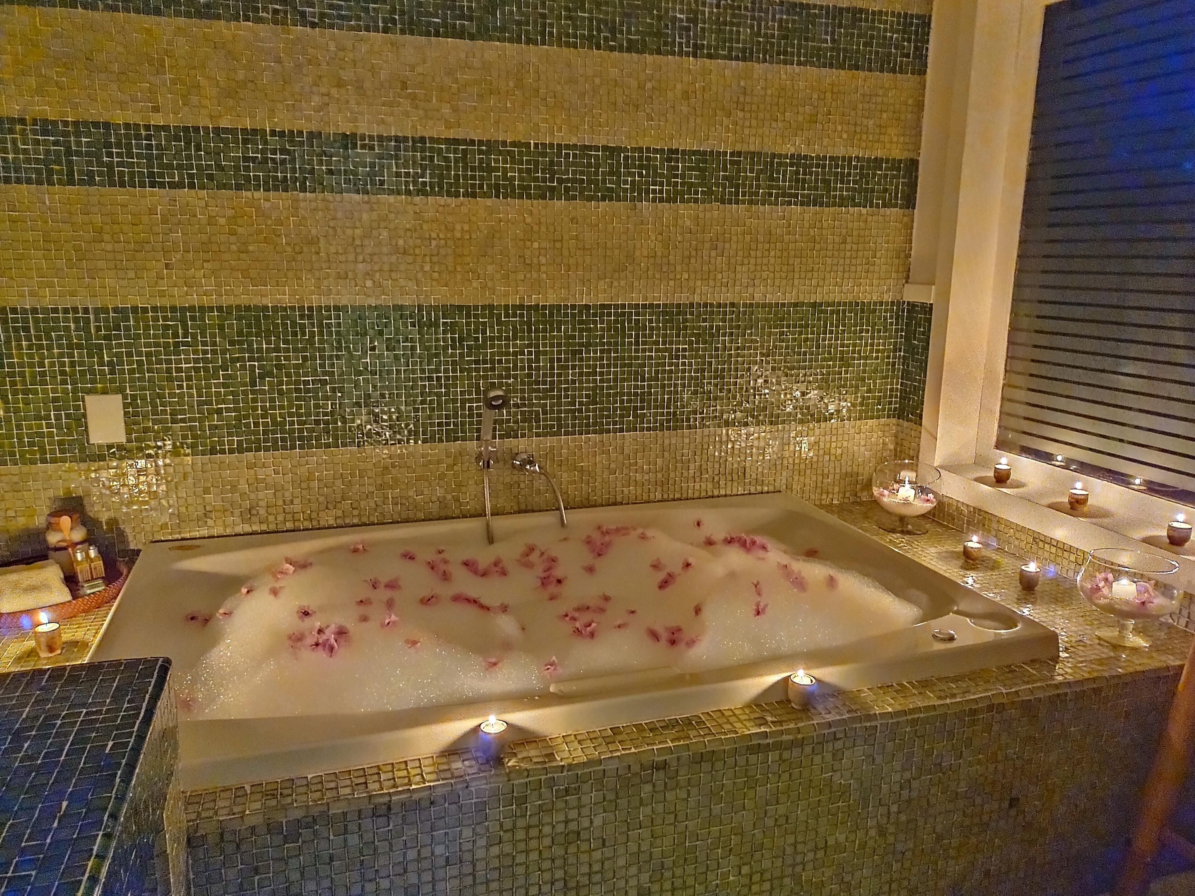 suíte insolito with pool | bathroom | hair dryer, bathrobes, slippers, towels