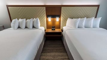 2 bedrooms, premium bedding, minibar, in-room safe