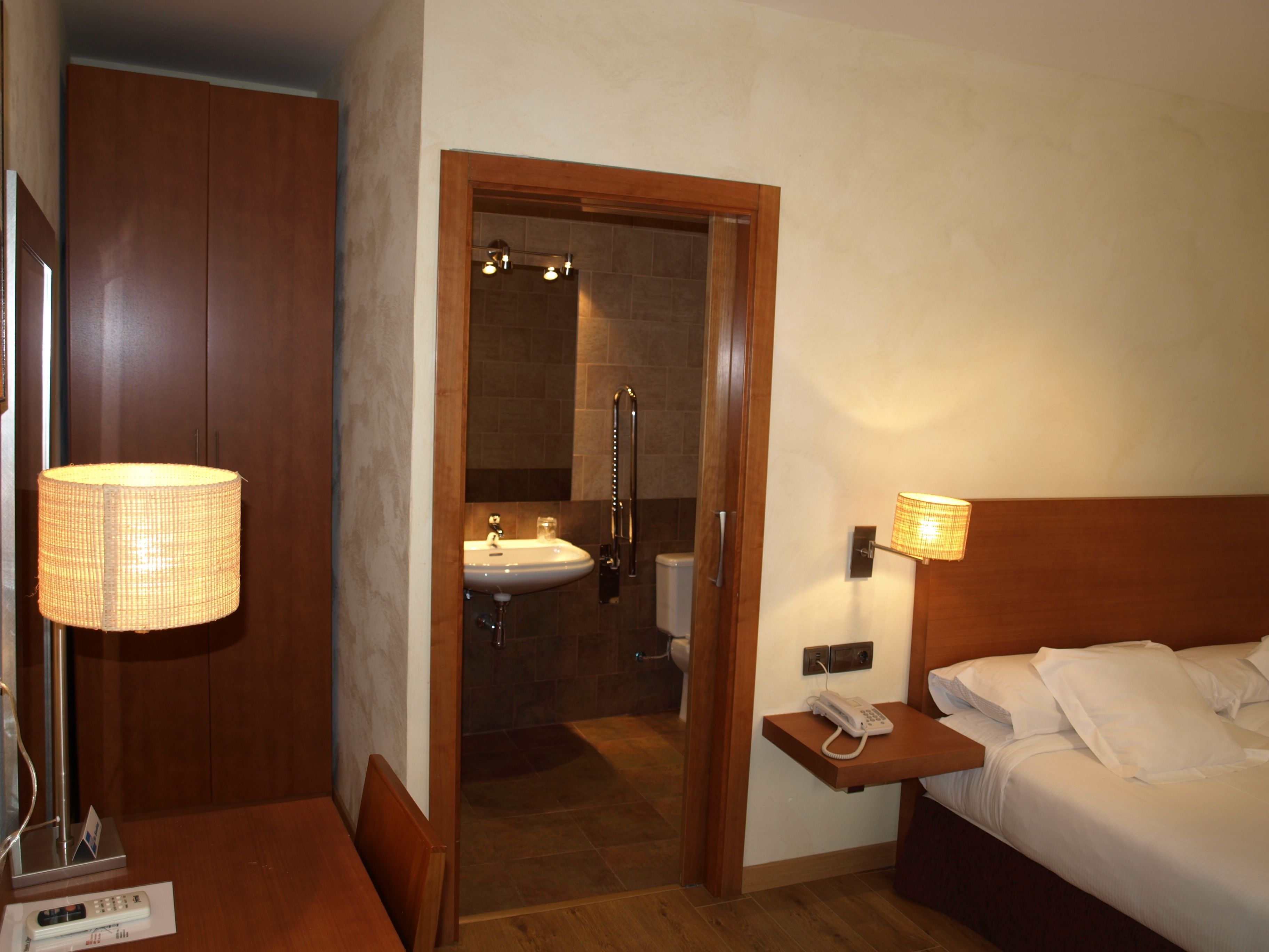 1 bedroom, individually decorated, individually furnished, desk