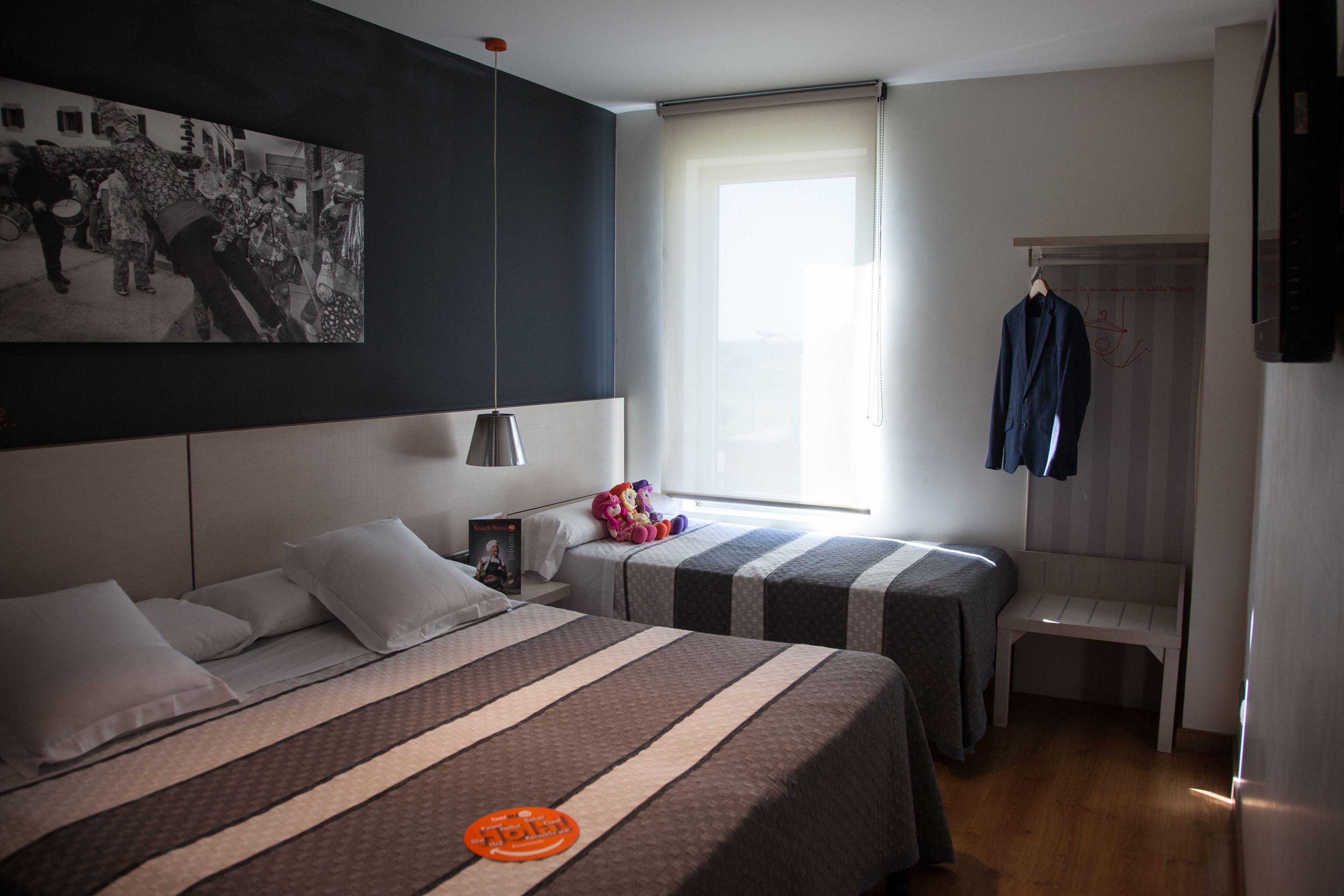 triple room | 1 bedroom, in-room safe, blackout curtains, free wifi