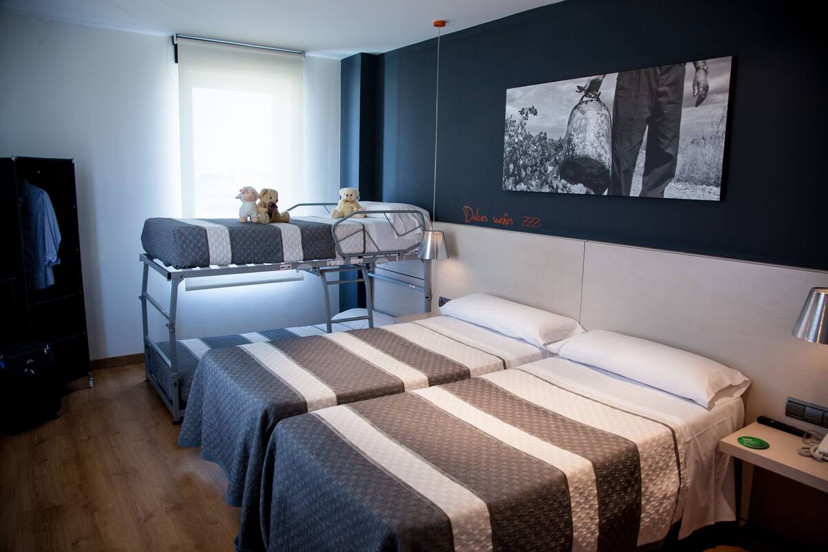 Een kluis op de kamer, verduisterende gordijnen, gratis wifi, beddengoed