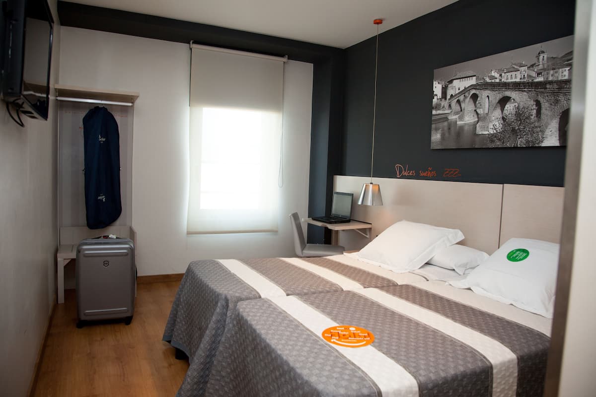 Een kluis op de kamer, verduisterende gordijnen, gratis wifi, beddengoed