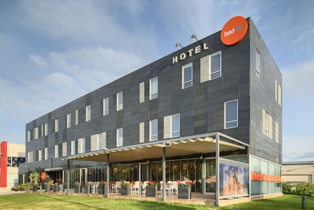 Außenbereich. Hotel Bed4U Tudela